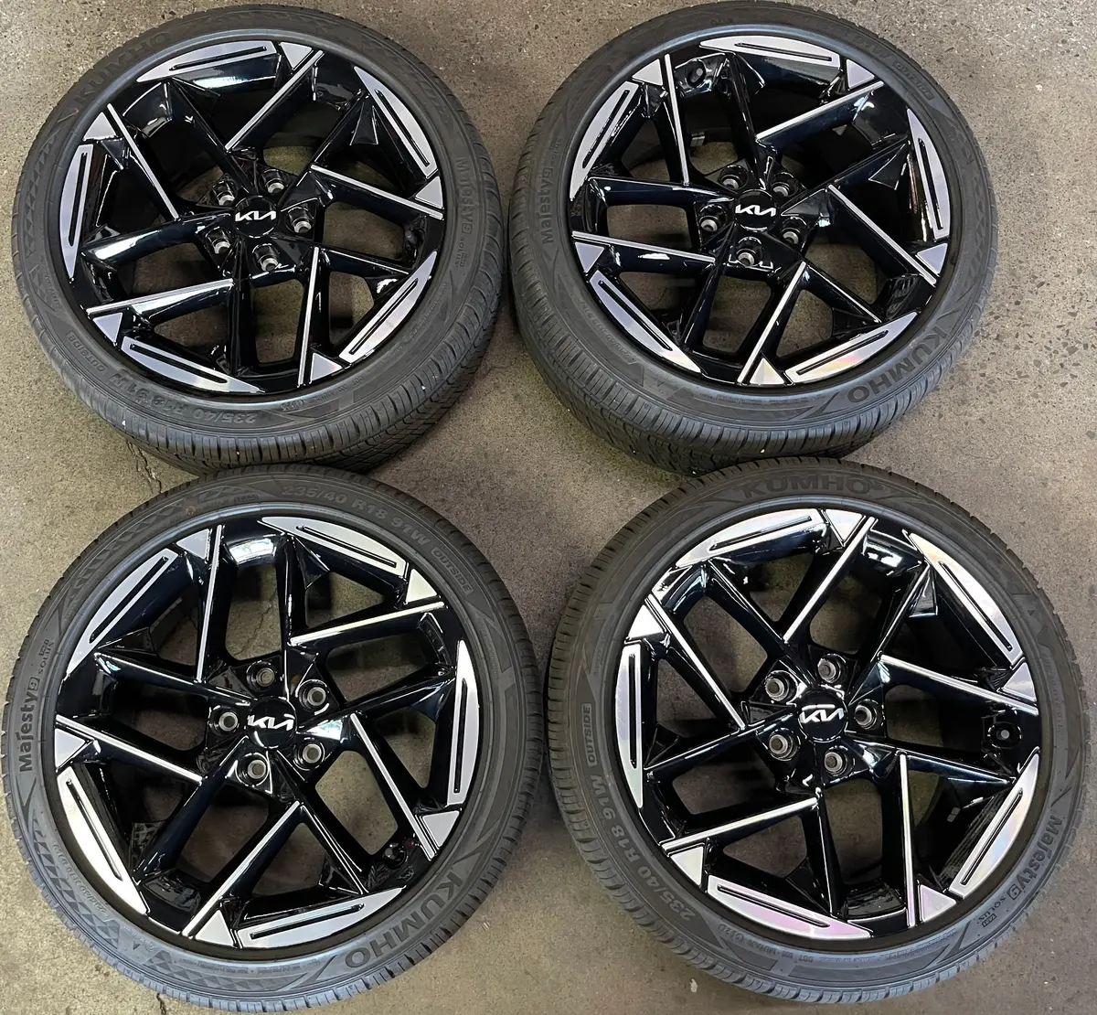 Sold 2025 Kia K4 Factory 18 Wheels Tires Oem Rims 52910Gg300 Kumho 235/40/18 Black K5 1