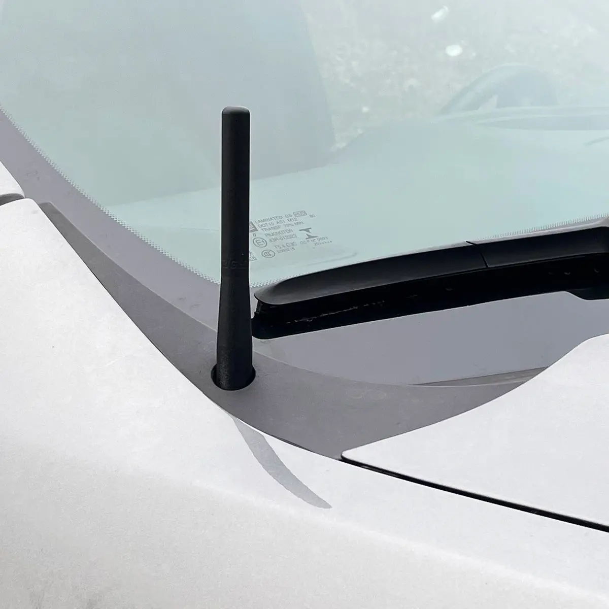 Perfect-Fit Stubby Antenna |  Chevrolet Silverado 1500 (2019+), Gmc Sierra 1500 (2019+) 1