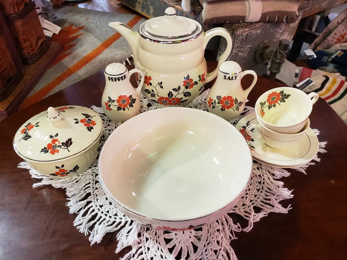 Hall's China Serving Set Red Poppy Design (9 Pieces With Lids) 1