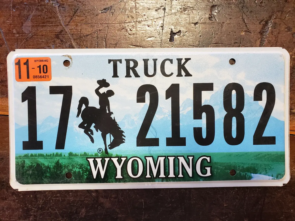 2010 Wyoming License Plate Truck 17 21582 1