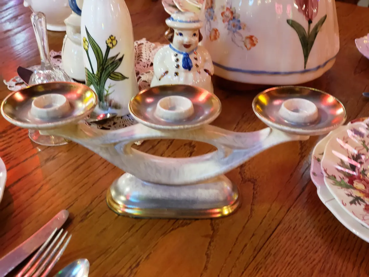Porcelain 3 Arm Candleholder 1