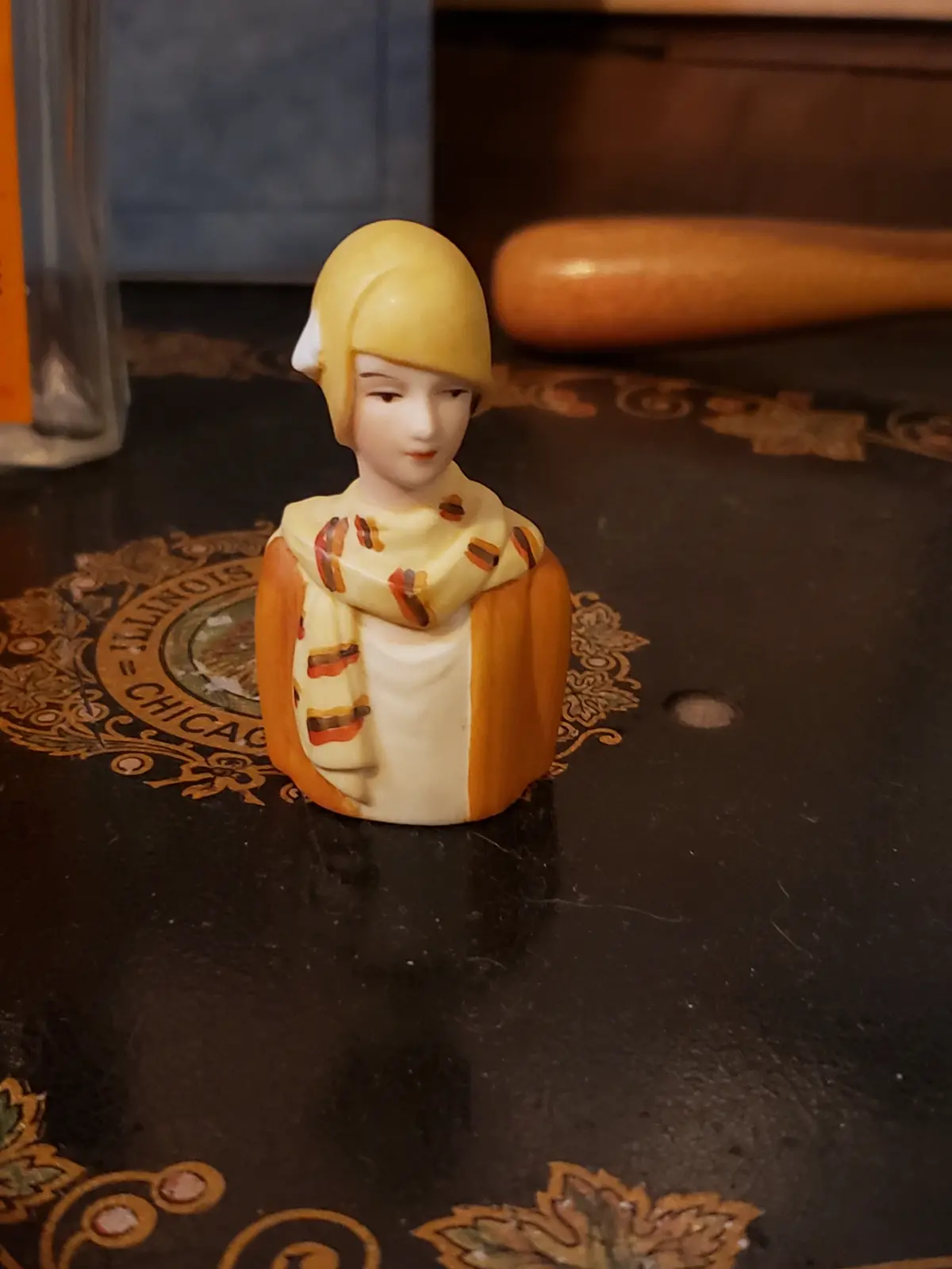 Avon Porcelain Lady Thimble 1