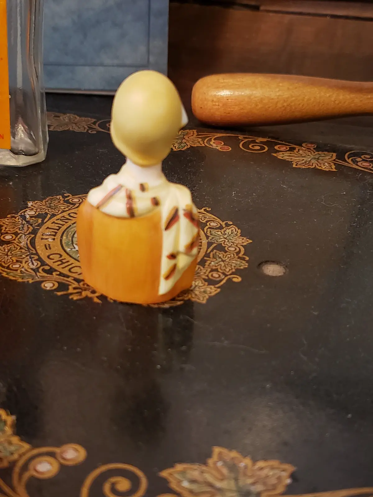 Avon Porcelain Lady Thimble 2