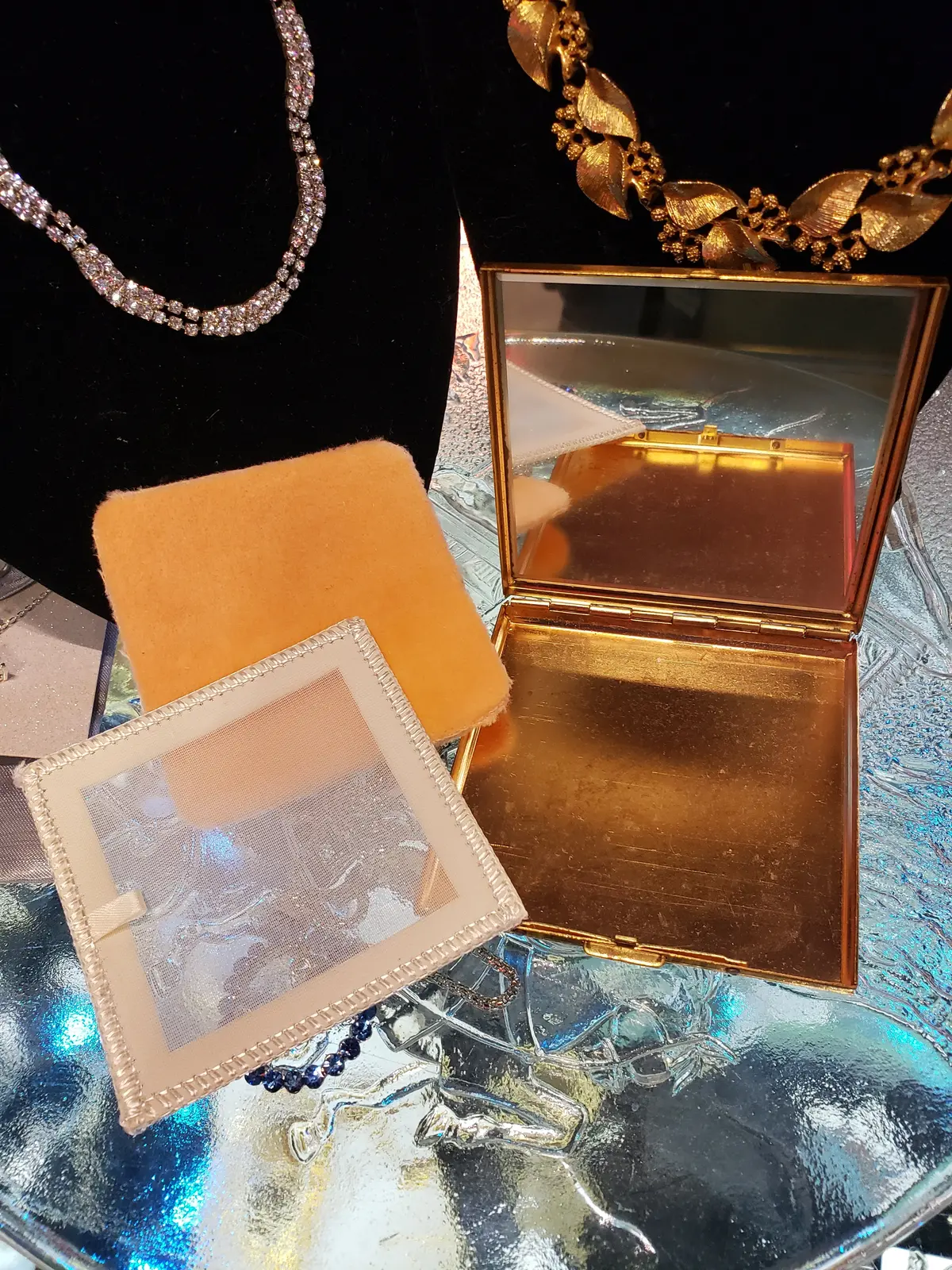 1950S Gold Tone Mirrored Compact 1