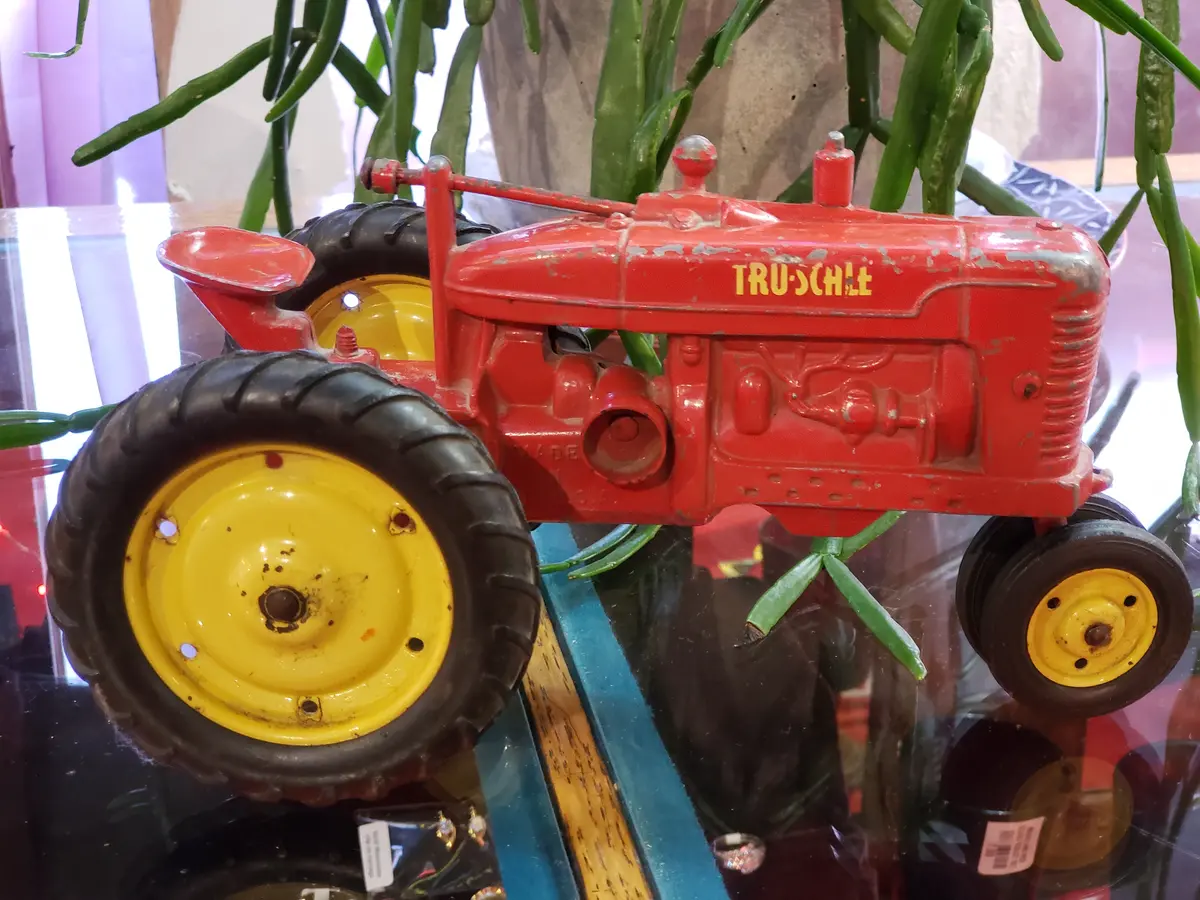 Tru Scale Red Toy Tractor 1