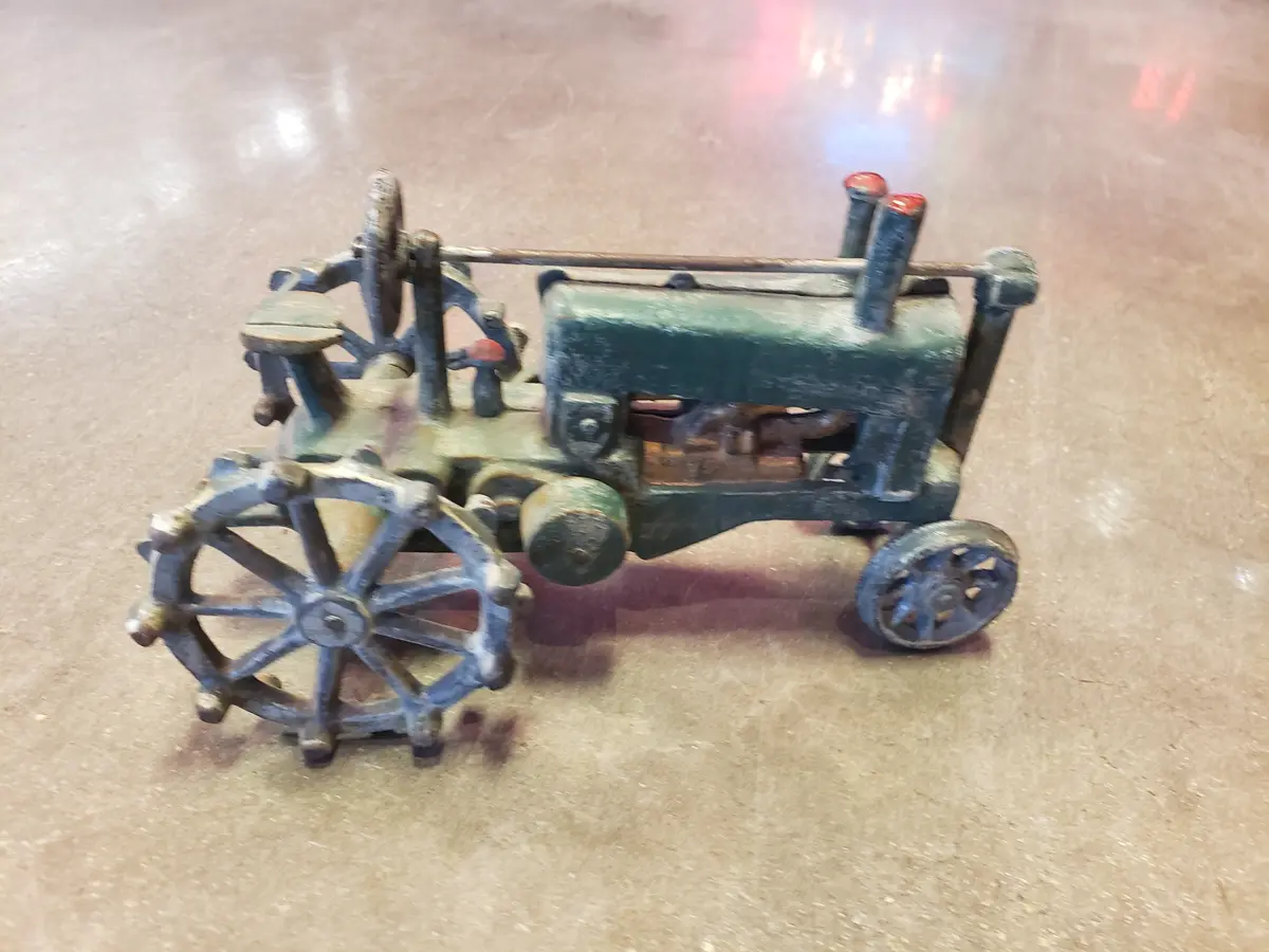 1930S -1940'S Cast Iron Tractor Toy 1