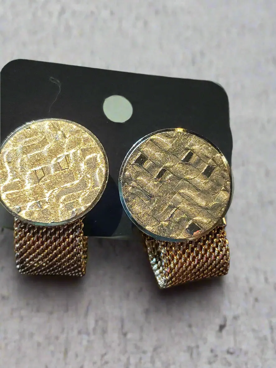 Circle Medallion With Woven Brass Cuff Link Set 1