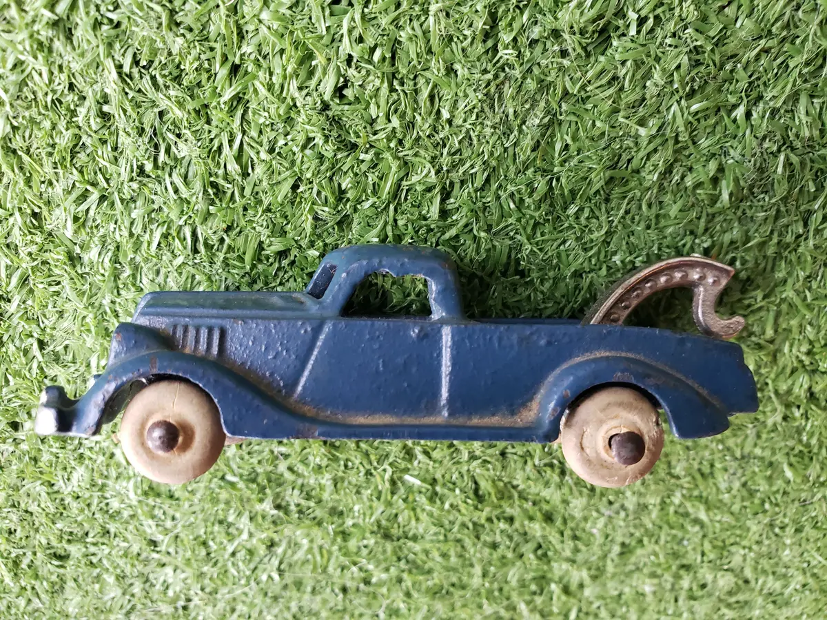 Hubley #222 Cast Iron Wrecker 1