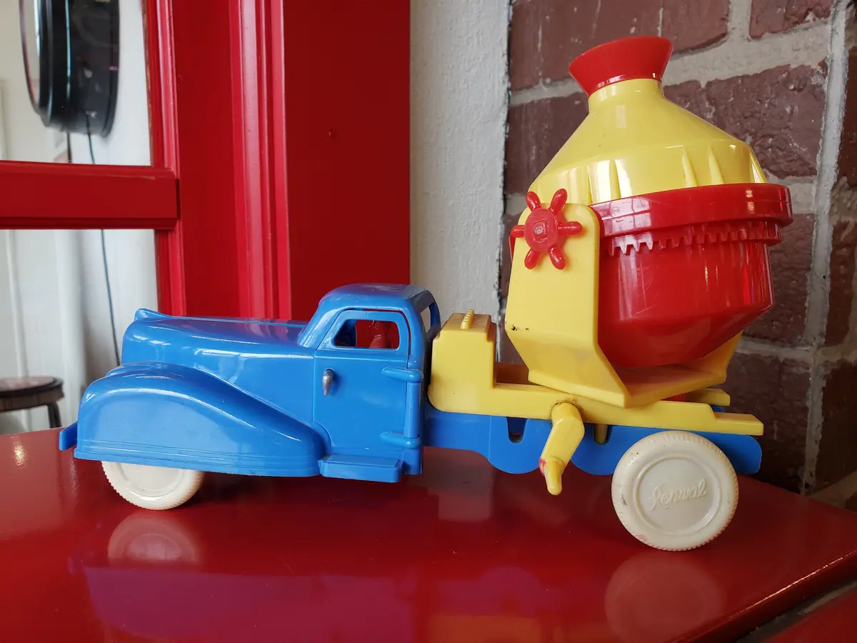 Renwal Cement Mixer Truck (Missing A Door) 1