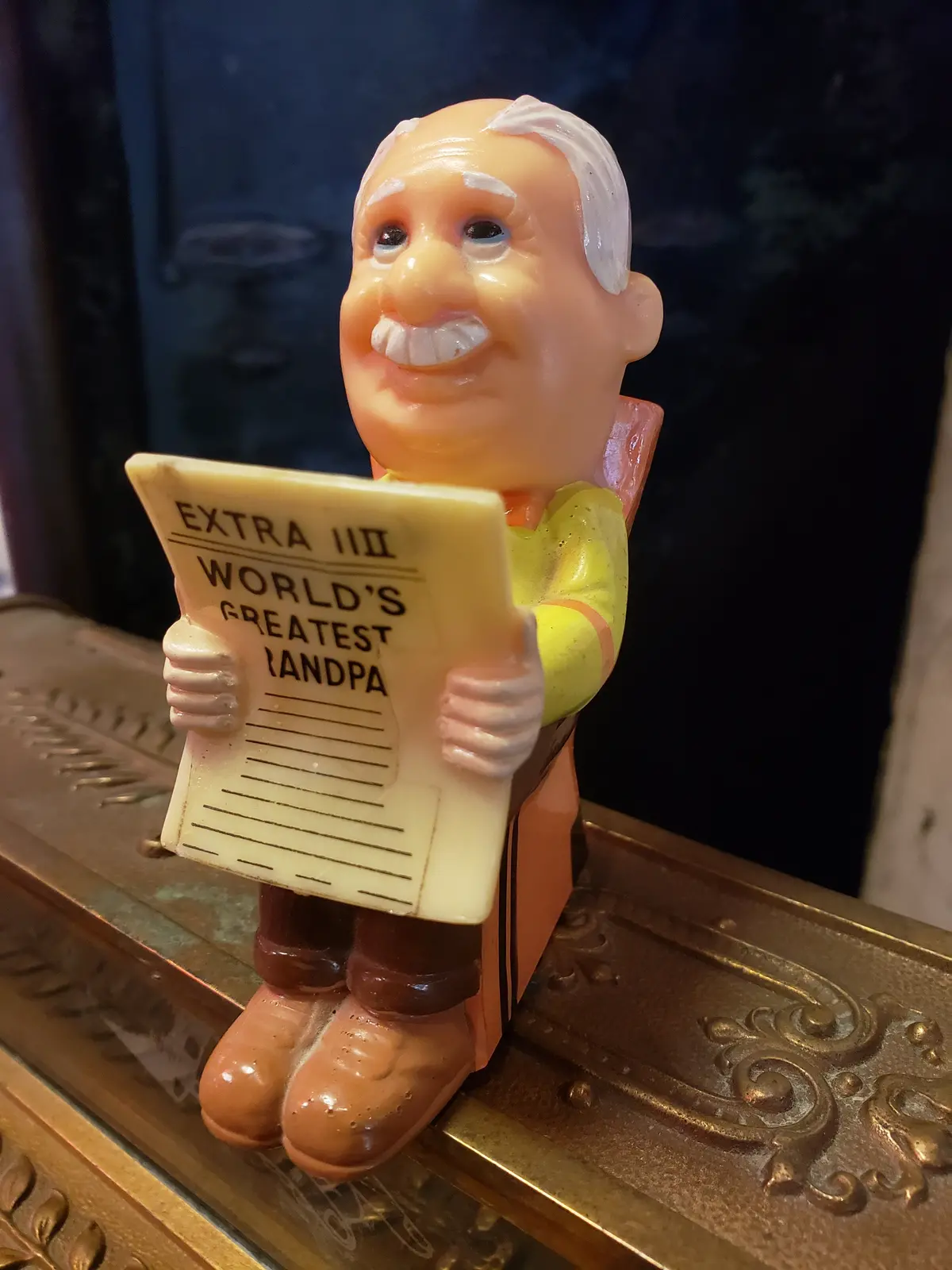 World's Greatest Grandpa Figurine 1