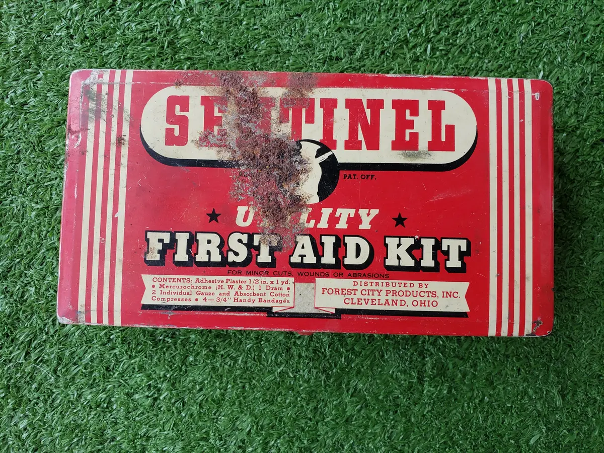 1940S Sentinel Utility First Aid Kit 1