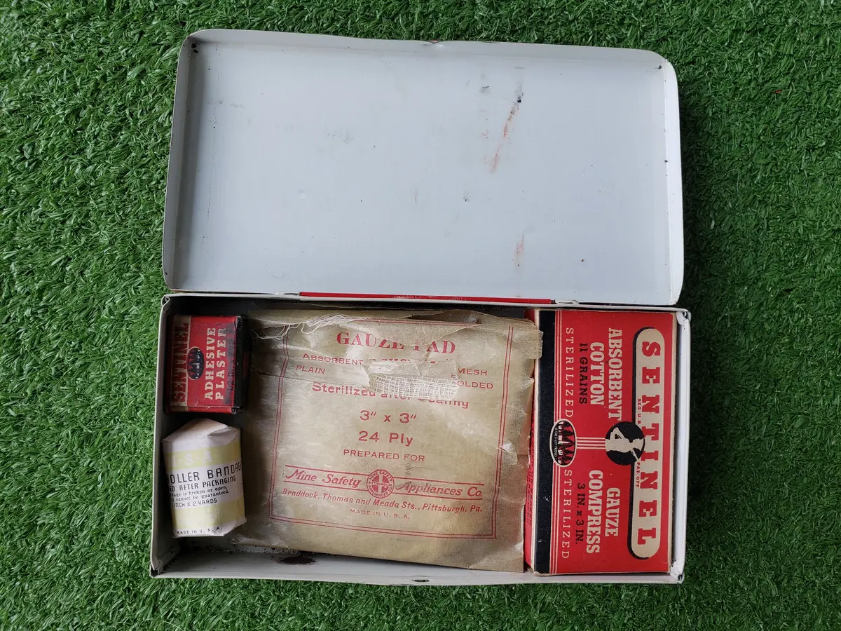 1940S Sentinel Utility First Aid Kit 2
