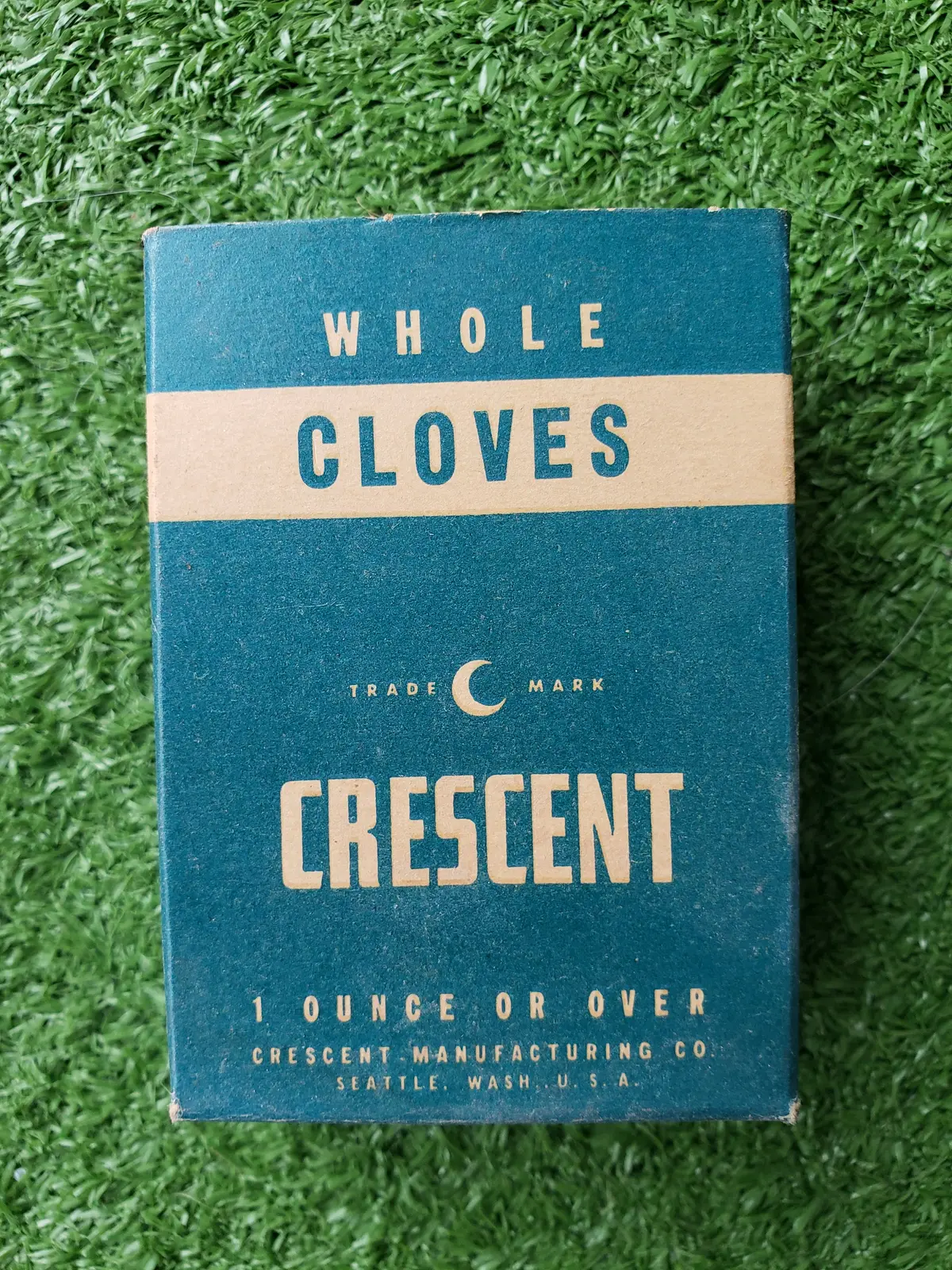 Crescent Whole Cloves Box 1