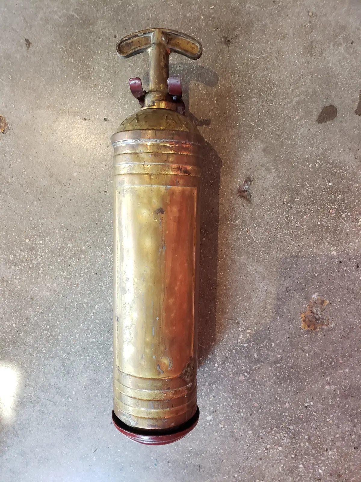 Vintage Automobile Fire Extinguisher With Mount 1