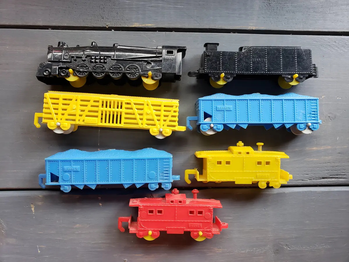 1950'S Banner Plastic Train Set 7 Pieces 1