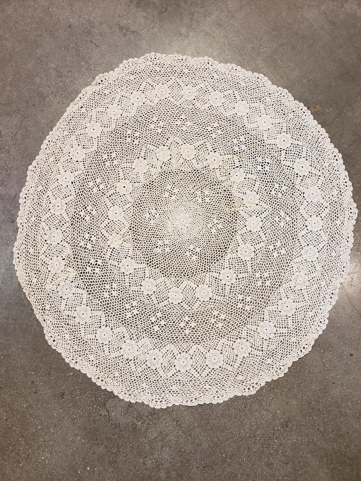 27 Inch Diameter Round Crochet Tablecloth 1