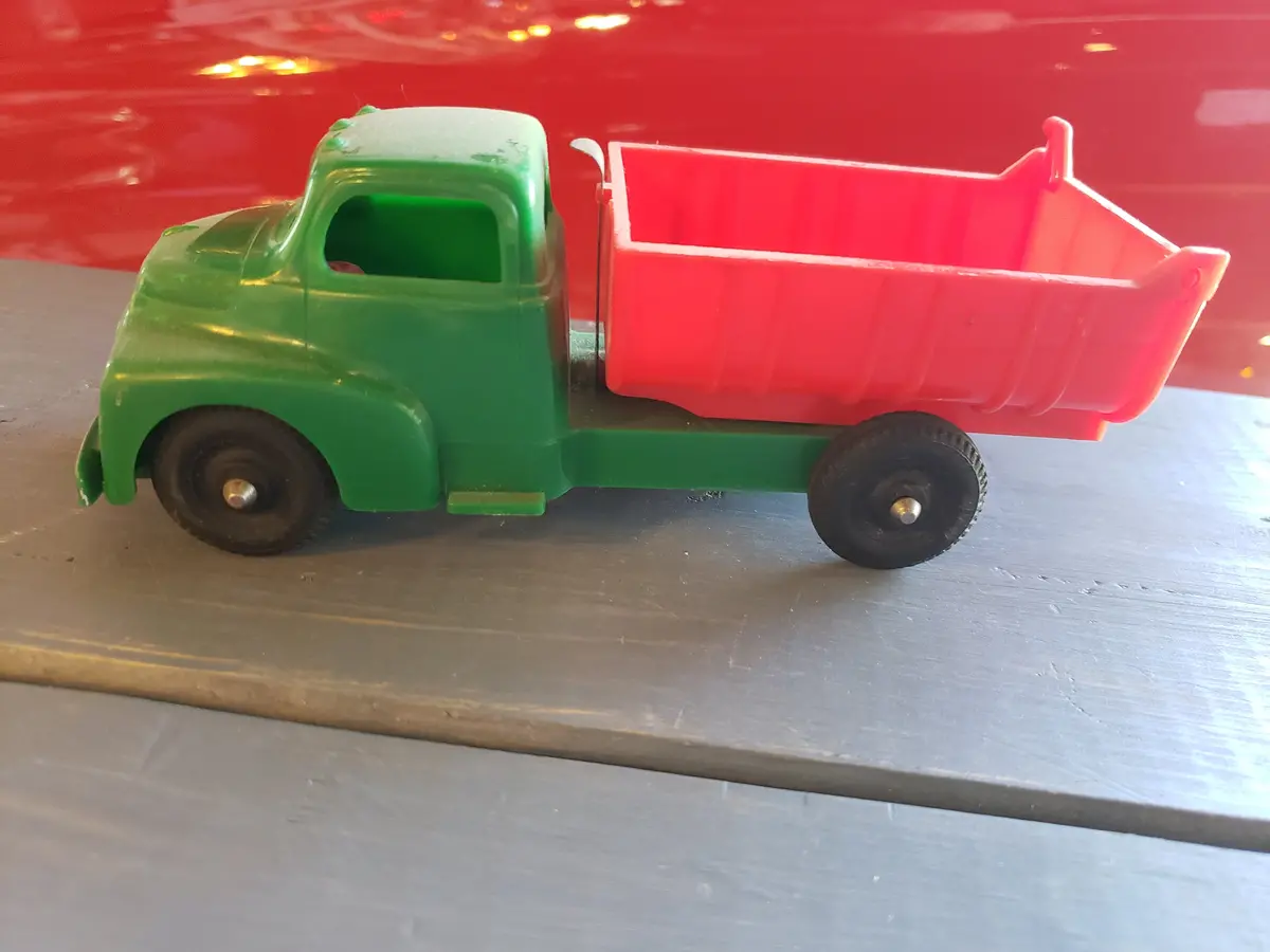 Hubley Kiddie Toy Plastic Lever Action Dump Truck 1