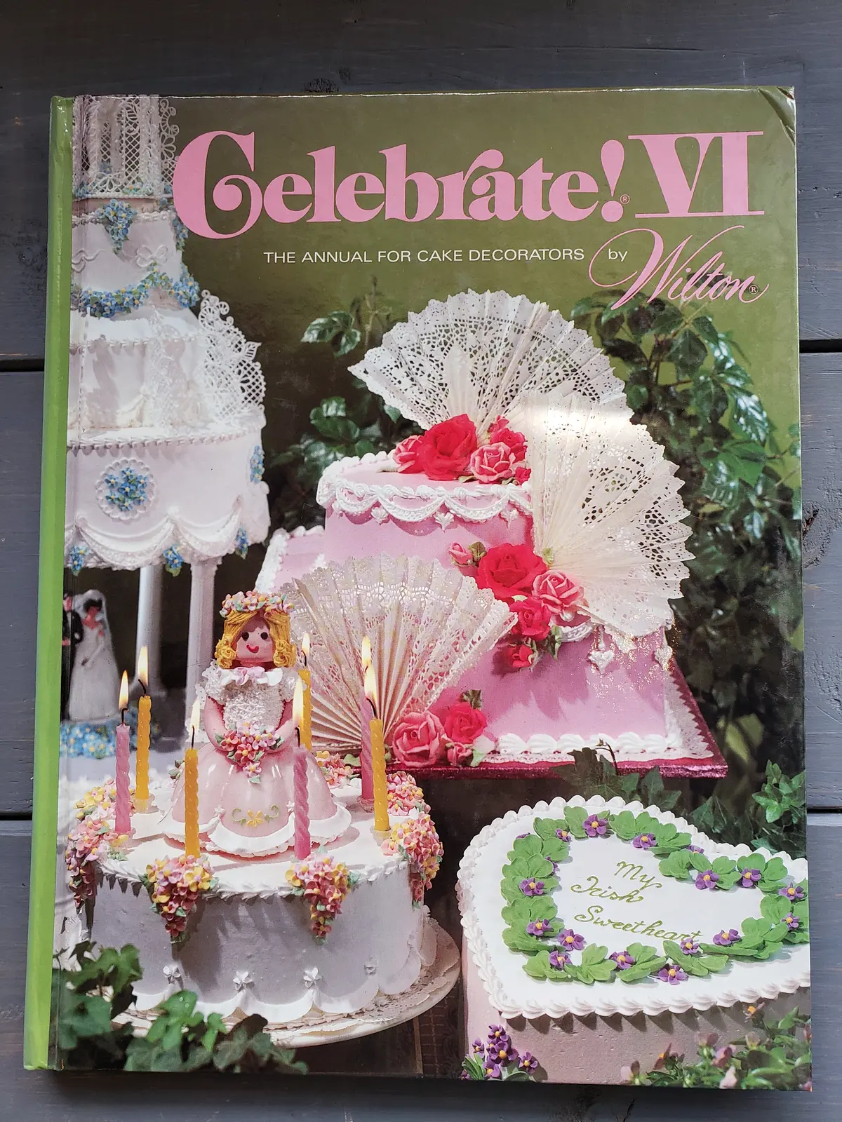 Celebrate! Vi Cake Decorating Book By Wilton (1980) 1