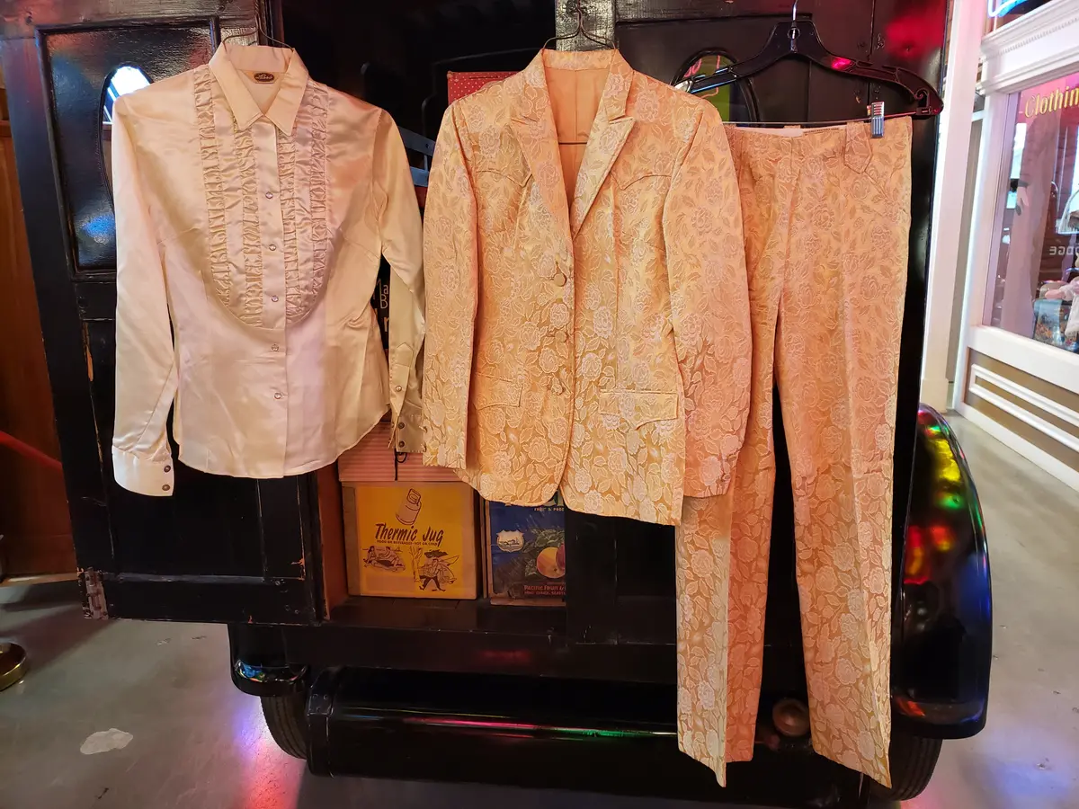 Lasso Brand Women's Gold Floral Satin Western Suit Size 4 1