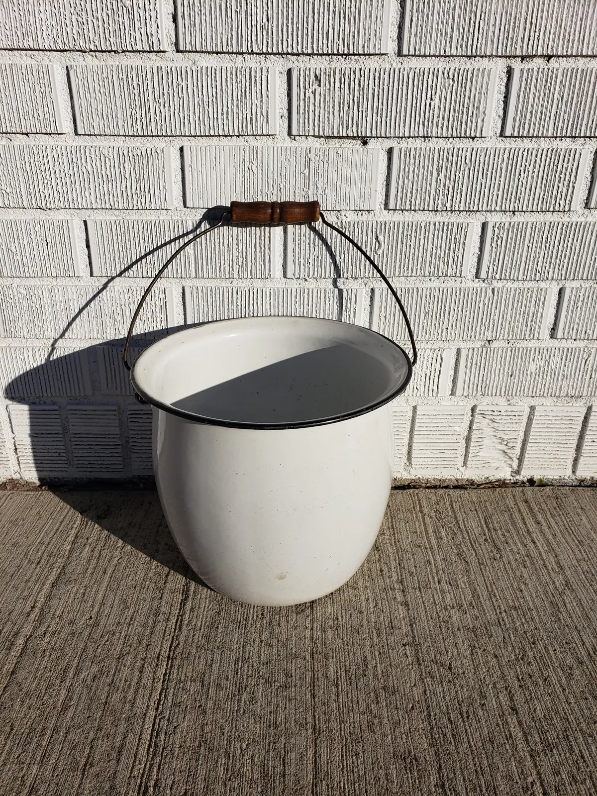 1920'S White Enamelware Chamber Pot With Handle 1