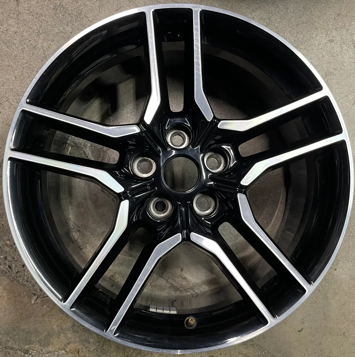 Sold One 2021 Ford Mustang Gt Factory 18 Wheel Rim Ejr3c1007ba Oem 10157 1