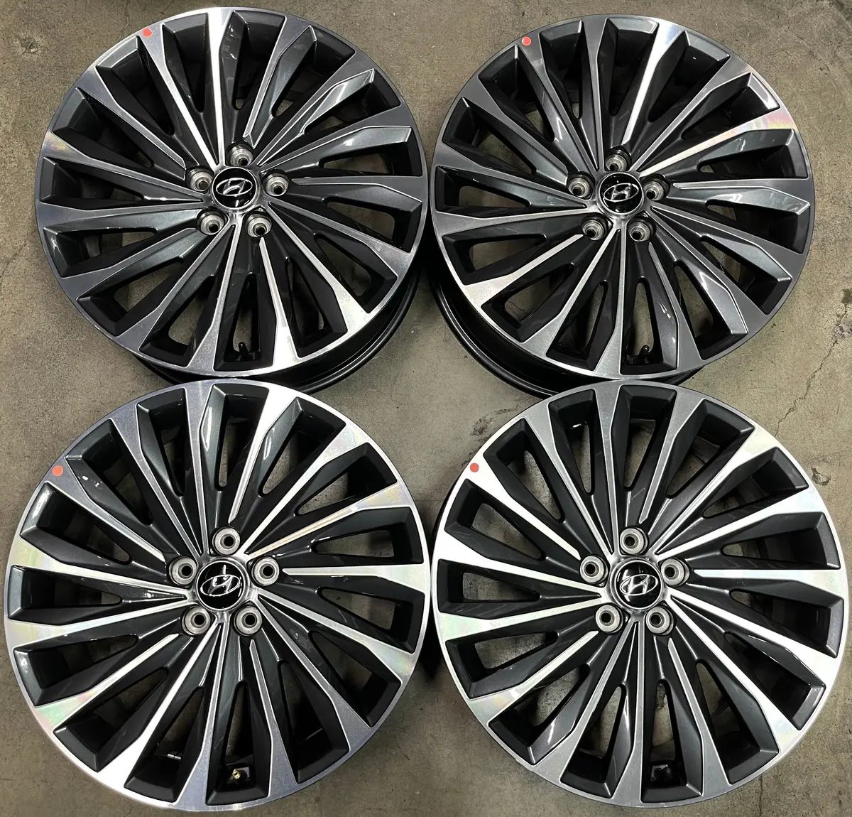 Sold Four 2025 Hyundai Palisade Calligraphy Factory 20 Wheels Oem 71048 Rims 52910-S8820 1