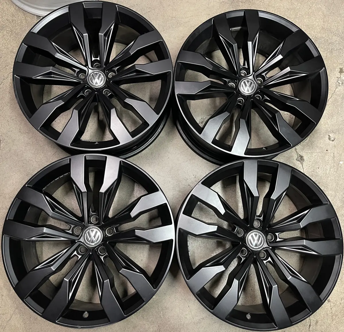 Sold Four 2021 Volkswagen Tiguan Factory 20 Wheels Rims Oem 70049 Black 5Nn601025e 1