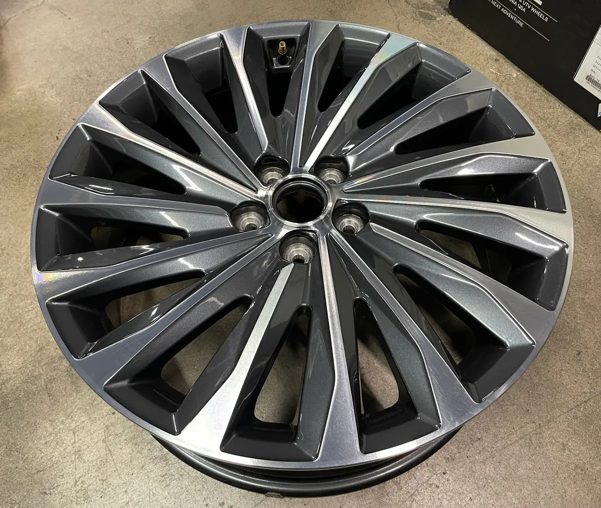Sold (1) 2025 Hyundai Palisade Factory 20 Wheel Oem 71048 Rim Santa Fe Tucson 2