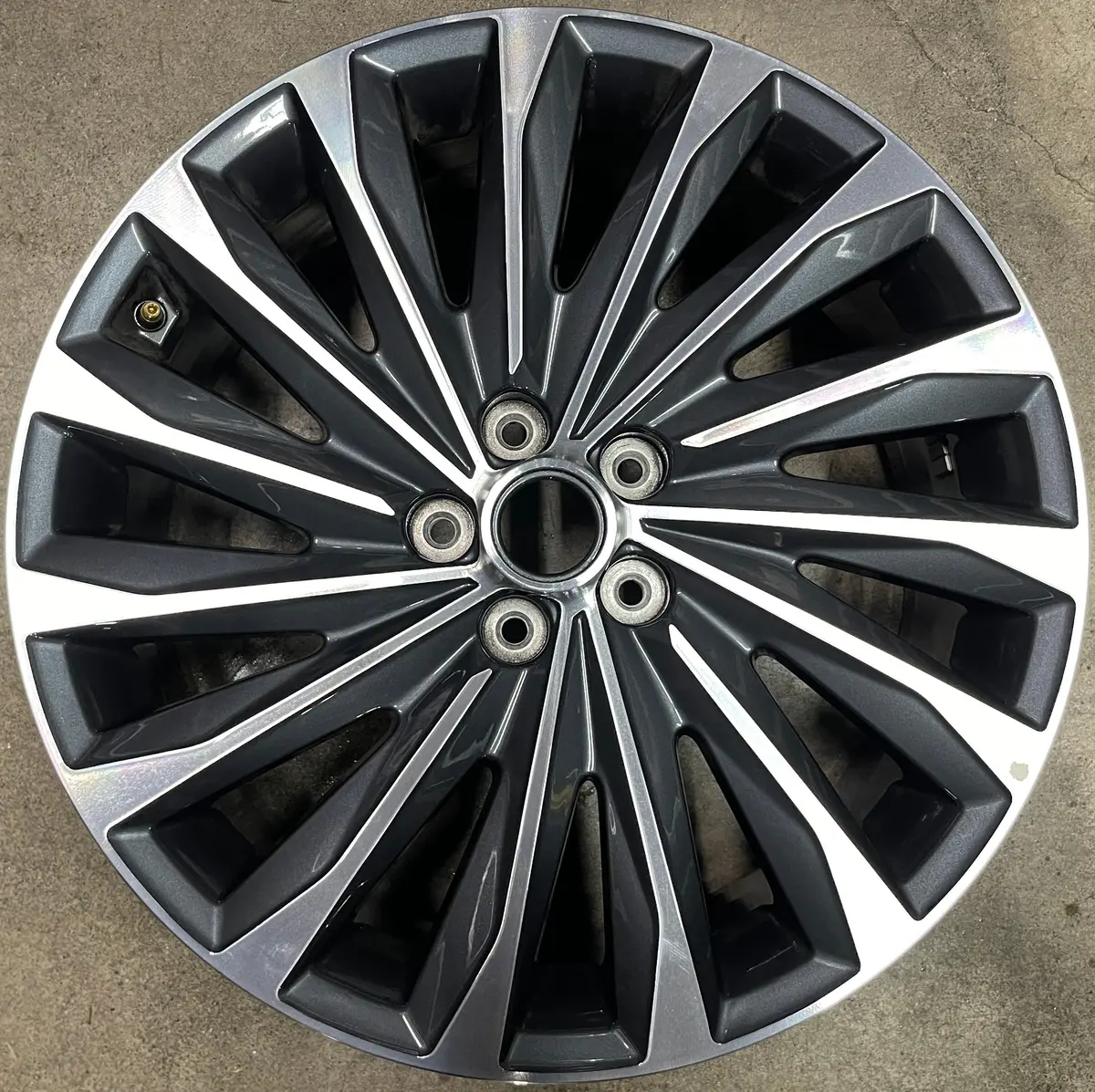 Sold 1) 2025 Hyundai Palisade Factory 20 Wheel Oem 71048 Rim Santa Fe Tucson 1
