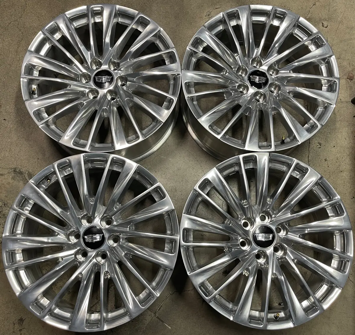 Sold Four 2025 Cadillac Escalade Platinum Factory 22 Wheels Oem Rims 87835102 Polished 1