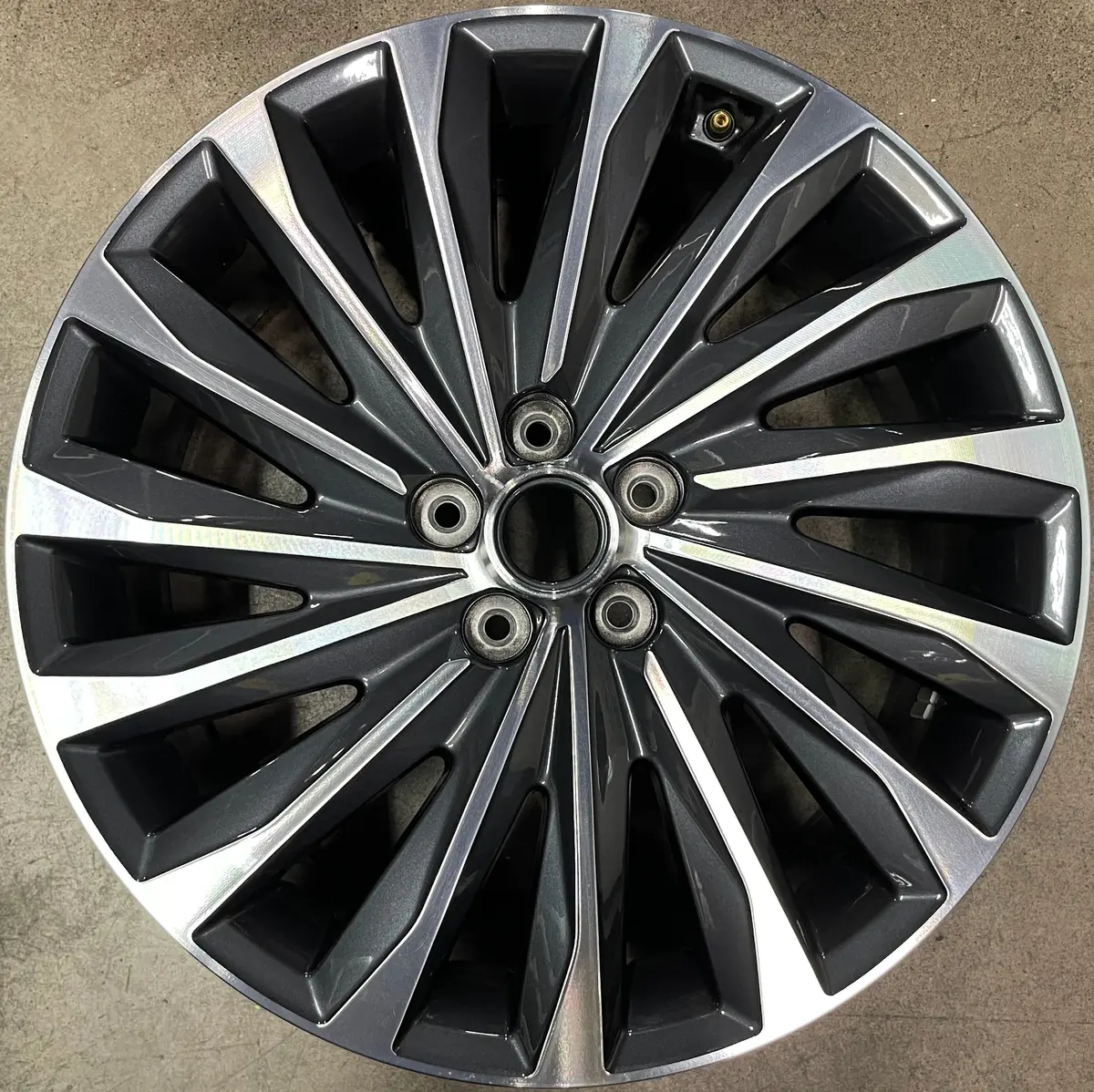 Sold (1) 2025 Hyundai Palisade Factory 20 Wheel Oem 71048 Rim Santa Fe Tucson 1
