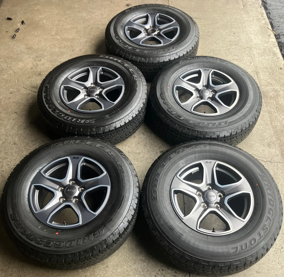 5 Jeep Gladiator Wrangler Jk Jl Factory 17 Oem Wheels Tires  Bridgestone At Rhs 255/75/17 1