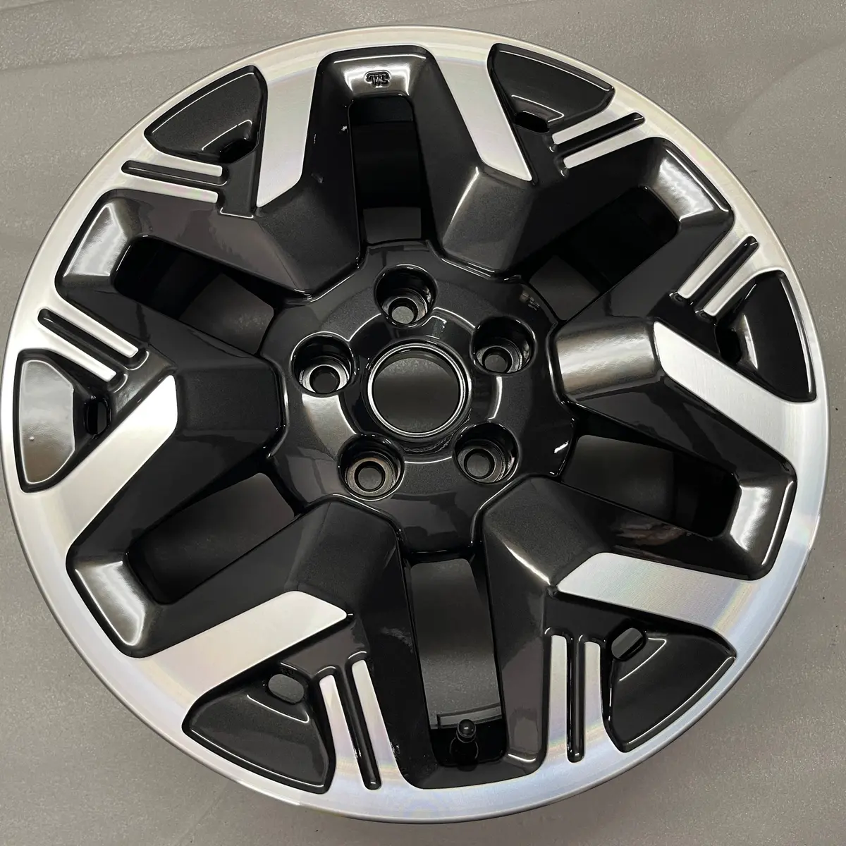 One 2025 2026 Subaru Forester Factory 17 Wheel Oem 94034 Rim Charcoal Machined 1