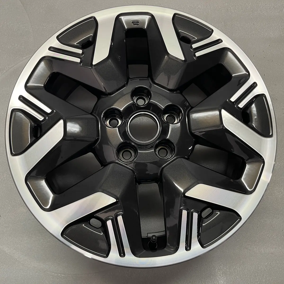 Single (1) 2025 2026 Subaru Forester Factory 17 Wheel Oem 94034 Rim Charcoal Machined 1