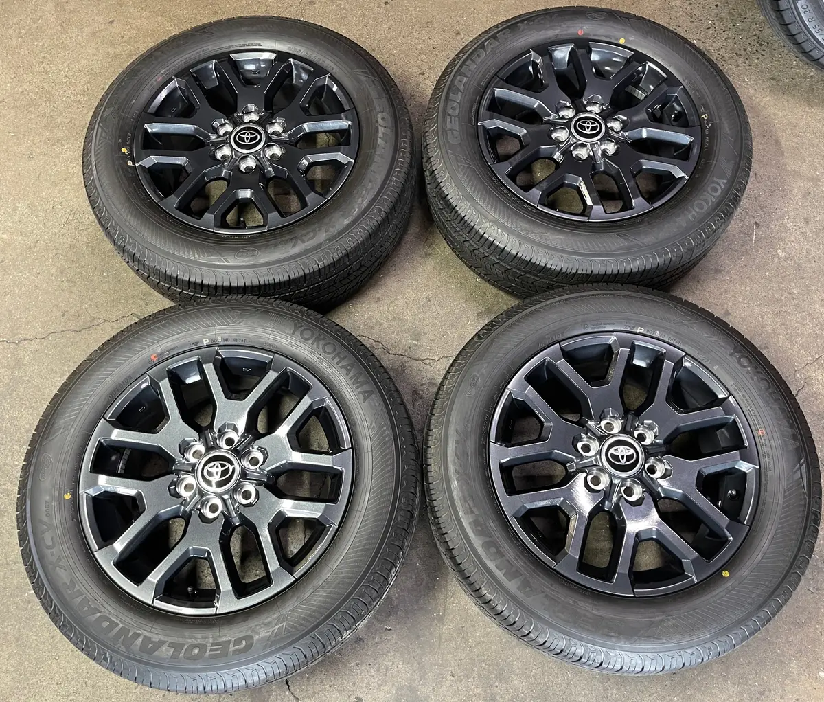 Four 2025 Toyota Tundra Platinum Factory 20 Wheels Tires Oem Rim 75277 Dark Gray 1