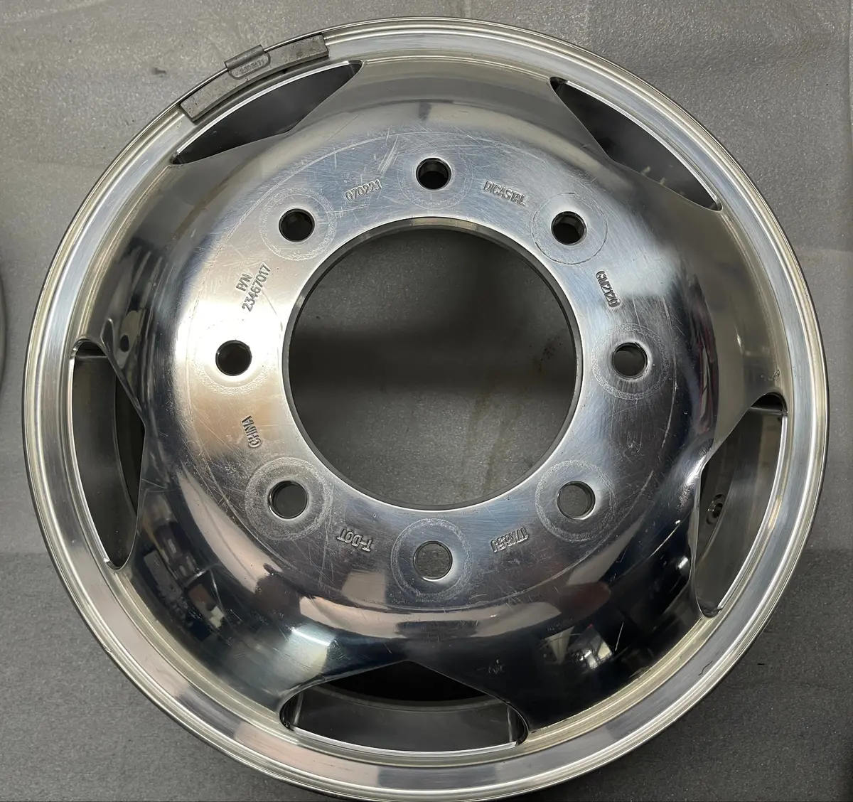 Sold One Single (1) 2011-2022 Gmc Chevy 3500 Front Dually Factory 17 Wheel Rim 5519 Oem 1
