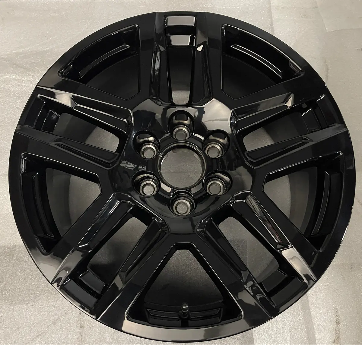 One 2025 Chevy Silverado Ltz Factory 20 Wheel Oem 5913 Rim Tahoe Black 23377017 1