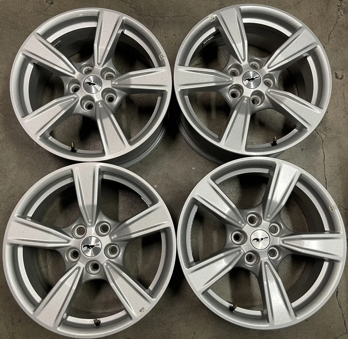 Four 2023 Ford Mustang Factory 17 Wheels 10275 Rims Oem Lr3j1007aa 1