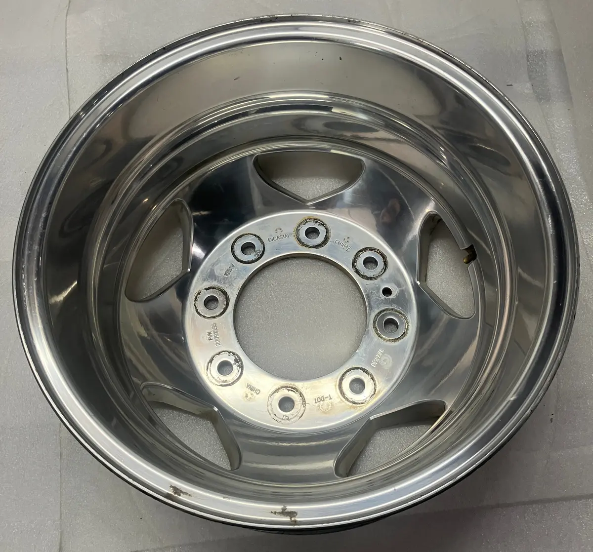 Sold One (1) 2011-2022 Chevy Gmc 3500 Dually Rear Factory 17 Wheel Rim Oem 5520 1