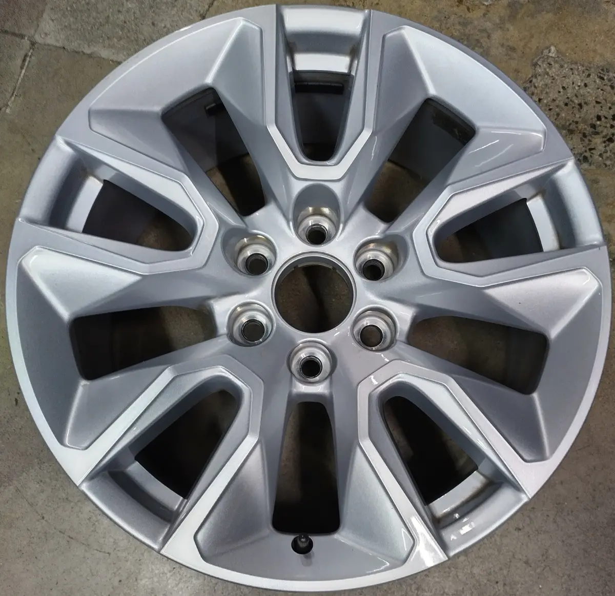 Sold (1) 2023 Chevy Silverado Ltz Factory 20 Wheel Oem Rim 5916 Tahoe Suburban Silver 1