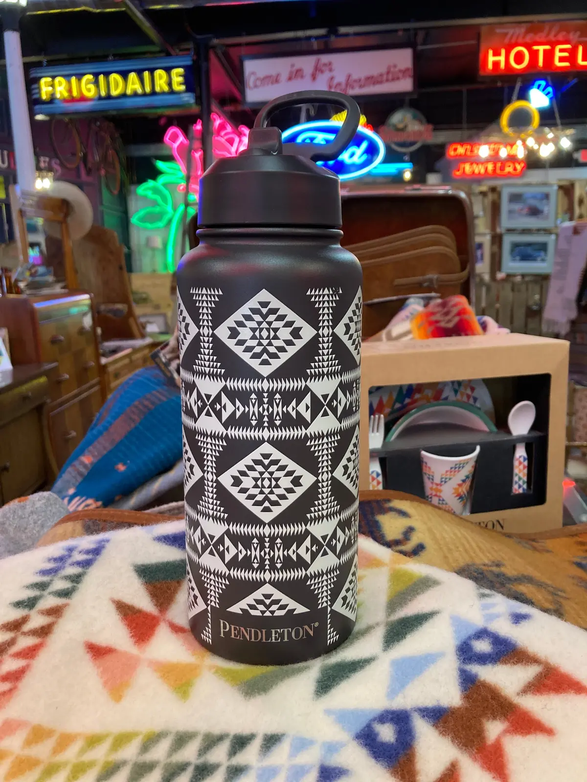 Pendleton Basket Maker 34 Oz Insulated Bottle Basket Maker Pattern 1
