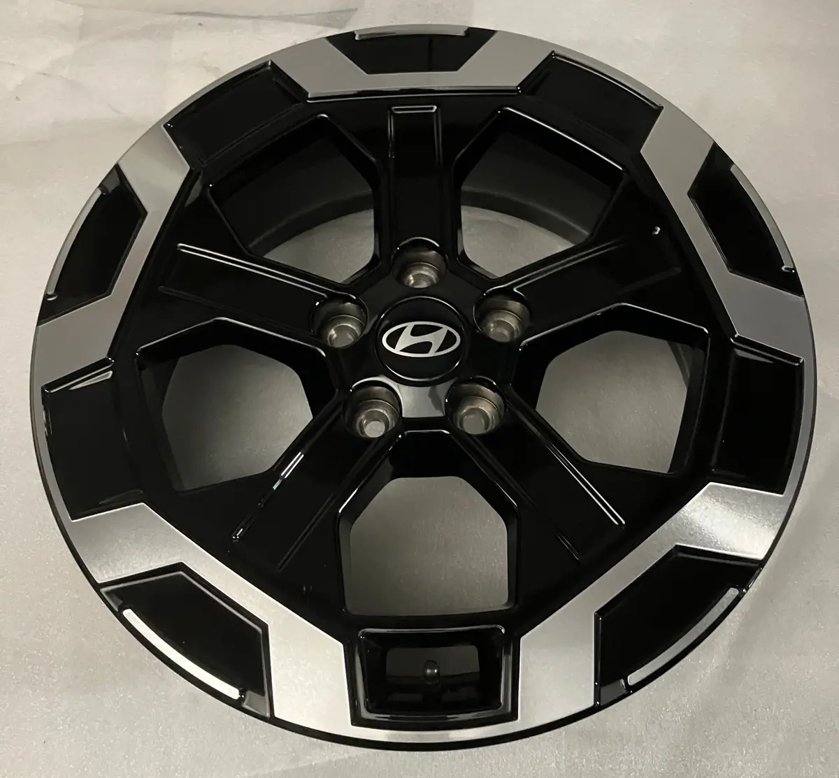 One Single 2024 Hyundai Santa Fe Factory 18 Wheel Oem Palisade Rim Tucson 1