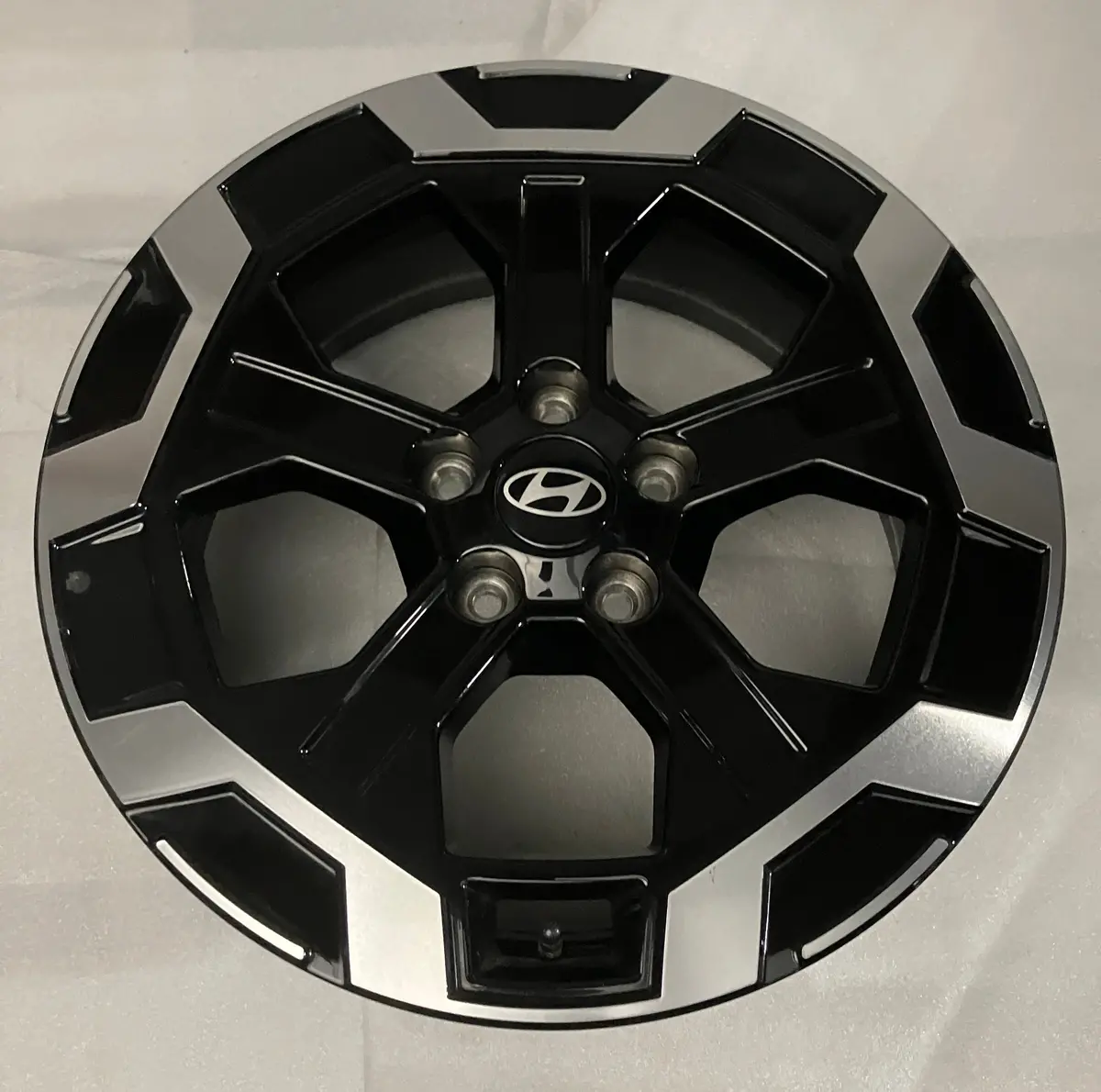 One (1) 2024 Hyundai Santa Fe Factory 18 Wheel Oem Palisade Rim Tucson 1