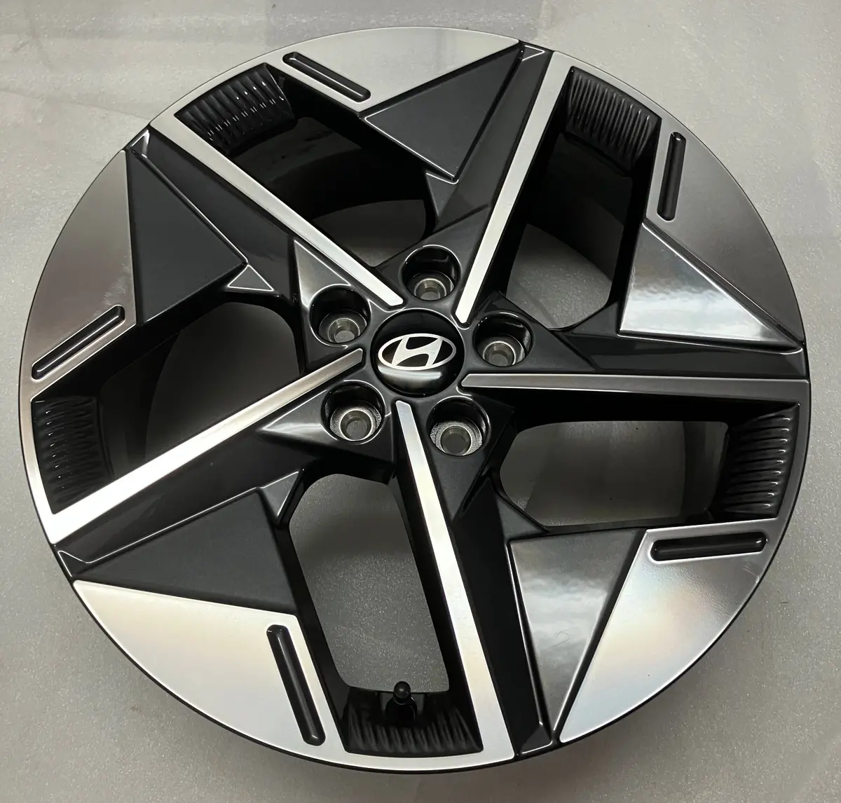 Sold One Single Oem Hyundai Tucson Factory Alloy Wheel Rim 71106 52910-N7620 1