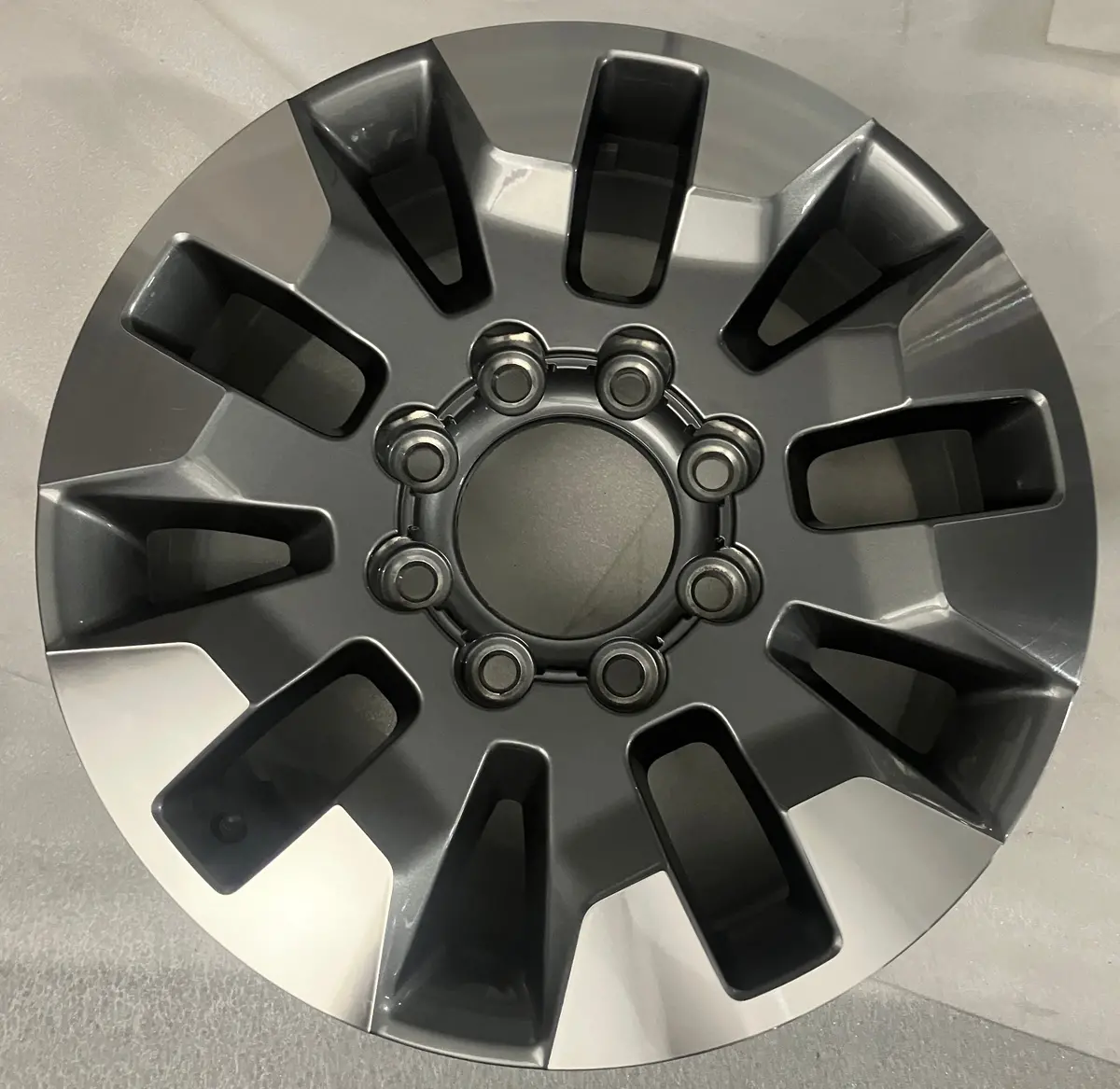 1) One 2025 Chevrolet Silverado 2500 Oem Gray Machined 20 Wheel Rim 84742718 14032 1