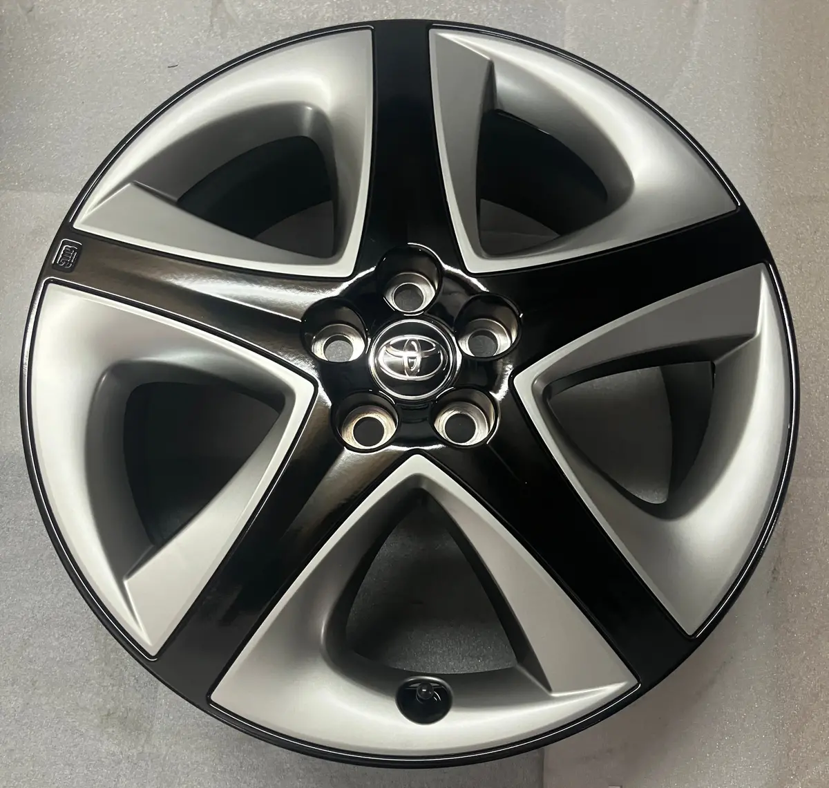 One (1) 2016-2022 Toyota Prius Factory 17" Wheel Rim 75204 Oem 4261147500 4261147510 1