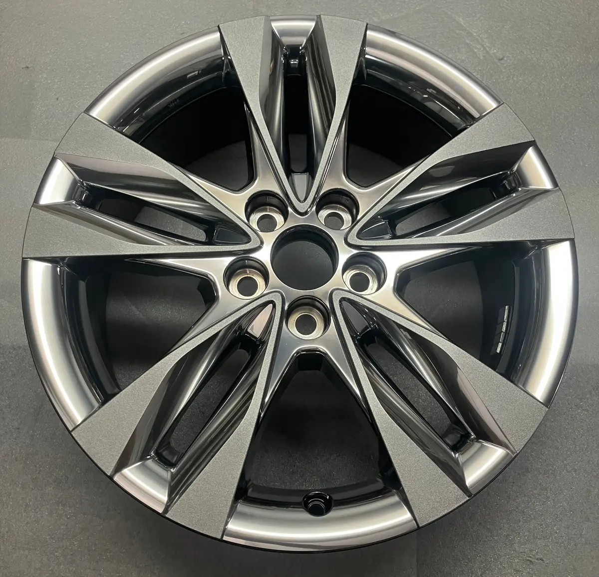 One Single 2022-2025 Toyota Sienna Factory 18 Wheel Rim 75283 Oem 4260D08020 Crm Clad 1