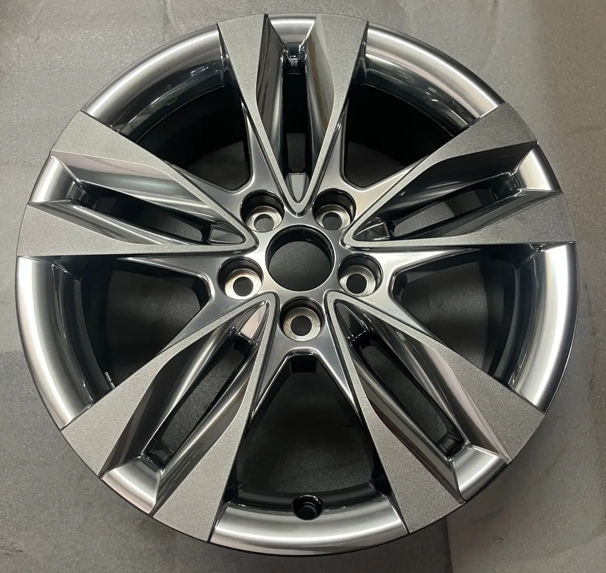 Sold One 2022-2025 Toyota Sienna Factory 18 Wheel Rim 75283 Oe 4260D08020 Chrome Clad 1