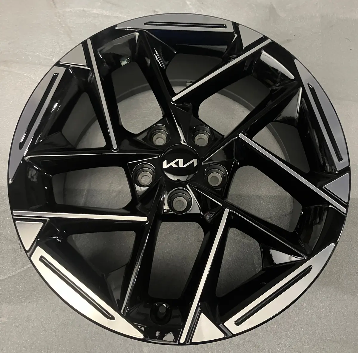 One 2026 Kia K4 Factory 18 Wheel Oem Rim 52910-Gg300 1