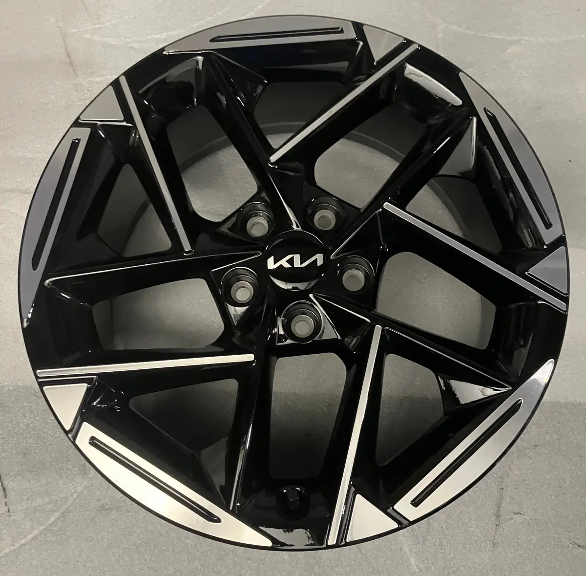 Single (1) 2026 Kia K4 Factory 18 Wheel Oem Rim 52910-Gg300 1